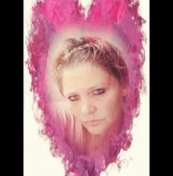 Profile Picture of Samantha Rhoades (@samhayes0415) on Poshmark