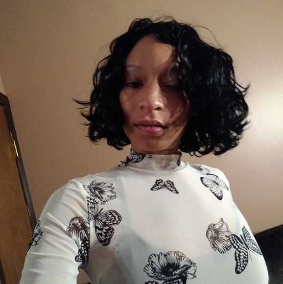 Profile Picture of Sunshine Perry (@sunshinelilroc) on Poshmark