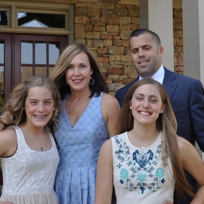 Profile Picture of Lori Reichart (@llreichart) on Twitter