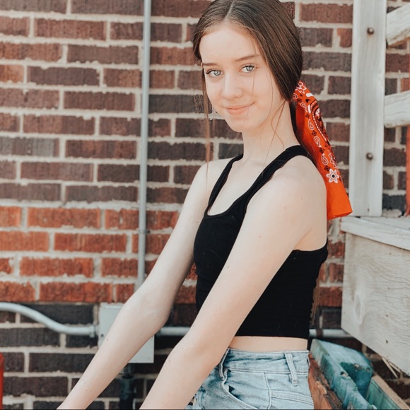 Kate Crook - Poshmark Profile Picture of Kate Crook (@katecrook581) on Poshmark