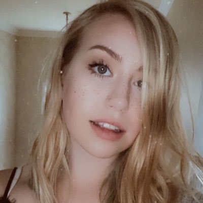 Profile Picture of Elise Irvine (@elise_jeanelle) on Twitter