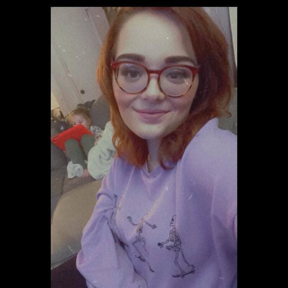 Profile Picture of Angel Erhardt (@angelerhardt) on Poshmark