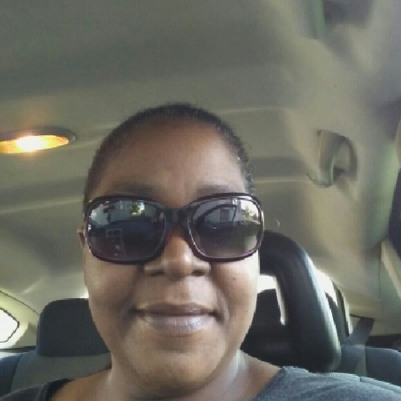 Profile Picture of Angela Poindexter (@derekwilliams) on Poshmark