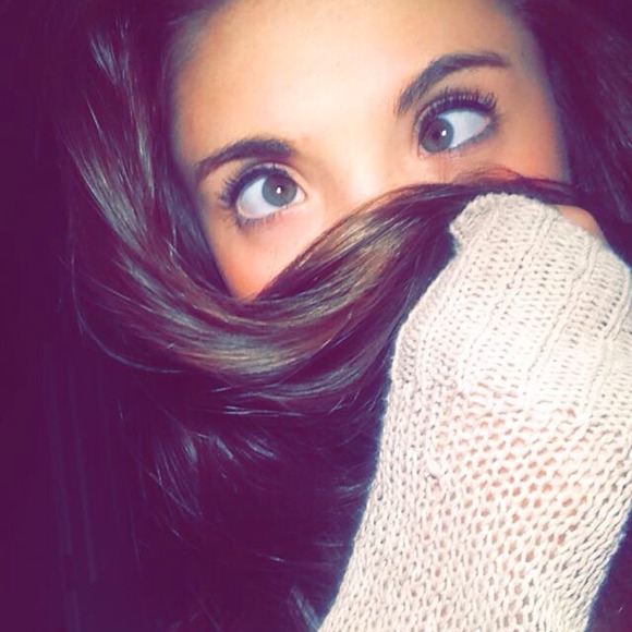 Profile Picture of Emma Tanski (@emma_tanski) on Poshmark