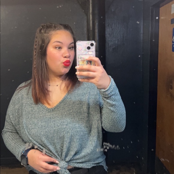 Profile Picture of Alaina Afflerbach (@aafflerbach) on Poshmark