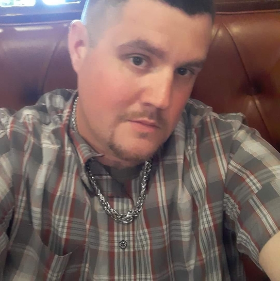 Profile Picture of Derek Emler (@derekemler) on Poshmark