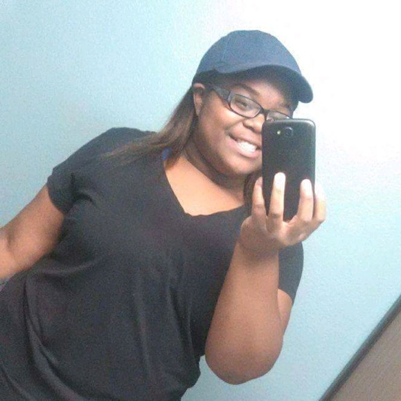 Profile Picture of Shawna Cooper (@na_na927) on Poshmark