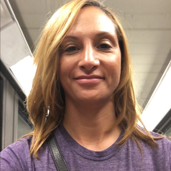 Profile Picture of Cicely Miller (@ciis6) on Poshmark