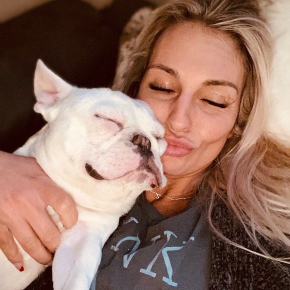 Profile Picture of Sigourney Schappell (@sigourneyschapp) on Poshmark