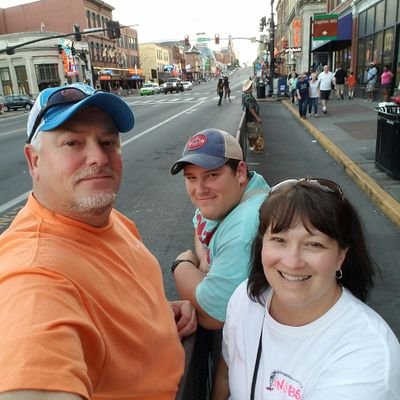Profile Picture of Kenny Pickering (@OleMissHunter) on Twitter