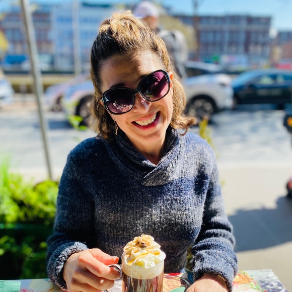 Profile Picture of Rebecca Krypel (@rebecca_krypel) on Poshmark