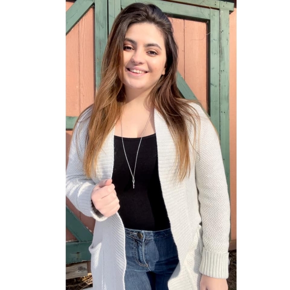 Profile Picture of Skyler Cook (@lolskyy) on Poshmark