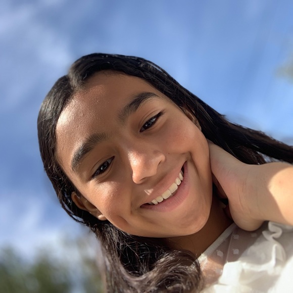 Profile Picture of Alexa Vasquez (@alexavaz17) on Poshmark
