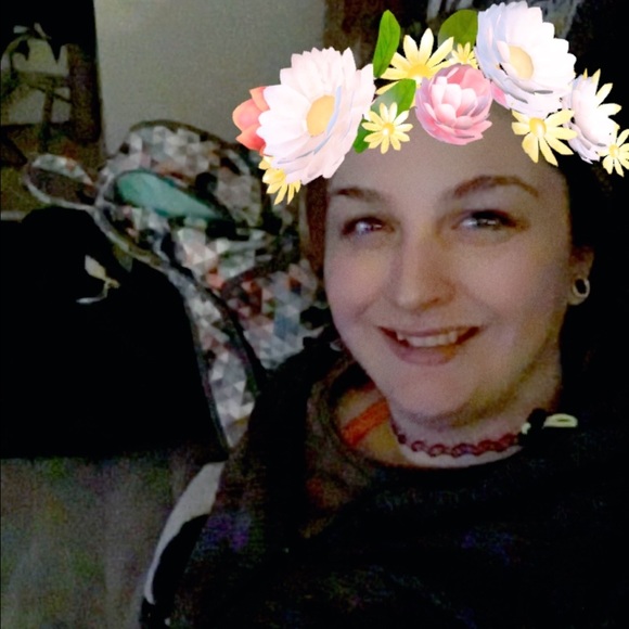 Profile Picture of Lauren Minkler (@guitarlor91) on Poshmark