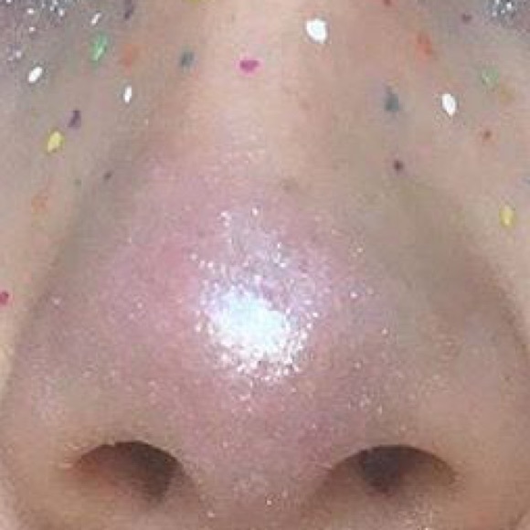 Profile Picture of Lily Kerns (@fishyflamingoes) on Poshmark