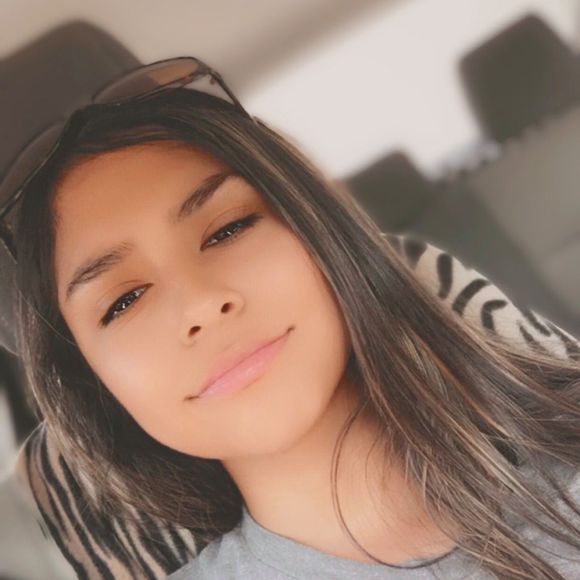 Profile Picture of Daniela Fonseca (@daniela1618) on Poshmark