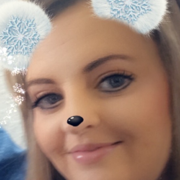 Profile Picture of Mandi Huff (@mandi_huff) on Poshmark