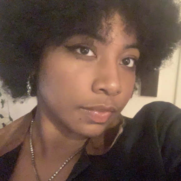 Profile Picture of Rey Alvarez (@reyzorbeam) on Poshmark