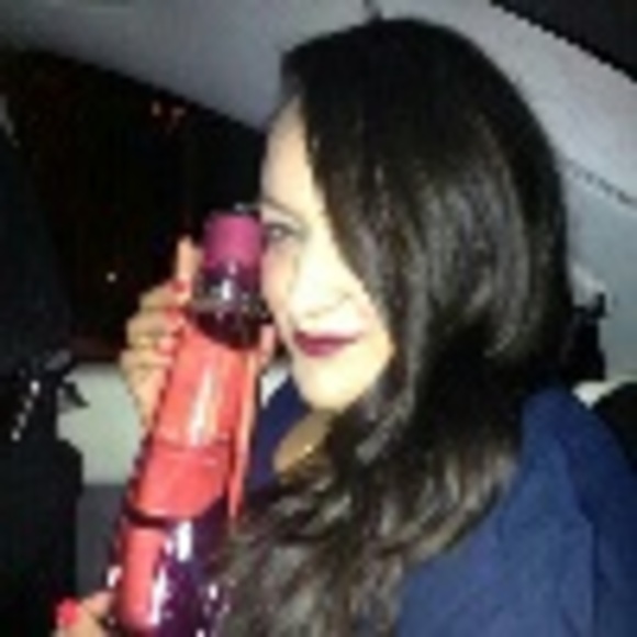 Profile Picture of Lorena Perez (@lore23) on Poshmark