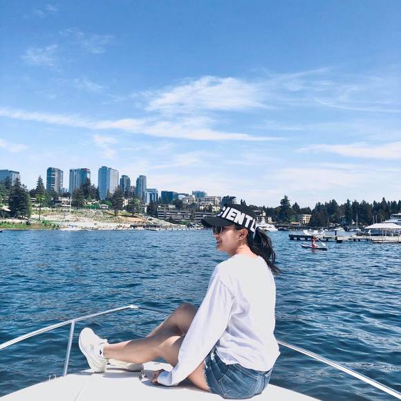 Profile Picture of Anh Thư (@hoanhthu81195) on Poshmark