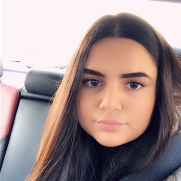 Profile Picture of Steph Wieckowski (@stephroww) on Poshmark