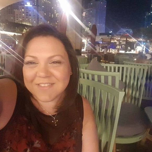Profile Picture of Carla Constantin (@carlou27) on Poshmark