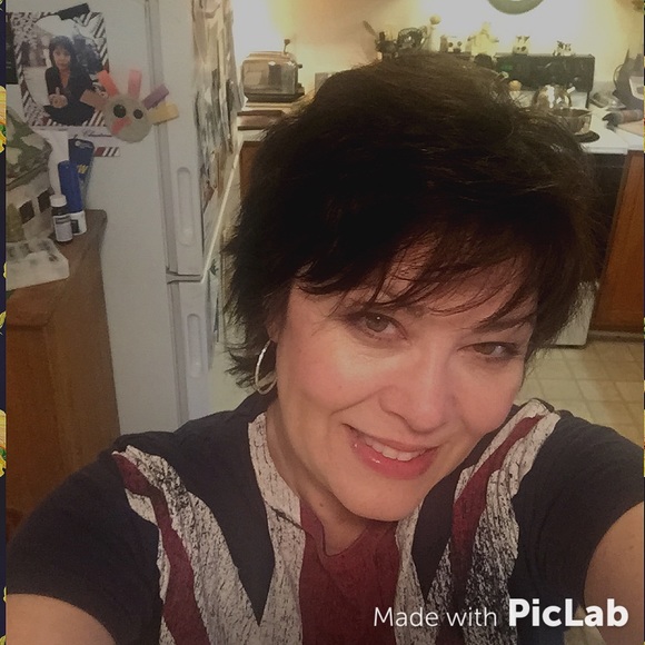 Profile Picture of Nora England (@miminora59) on Poshmark