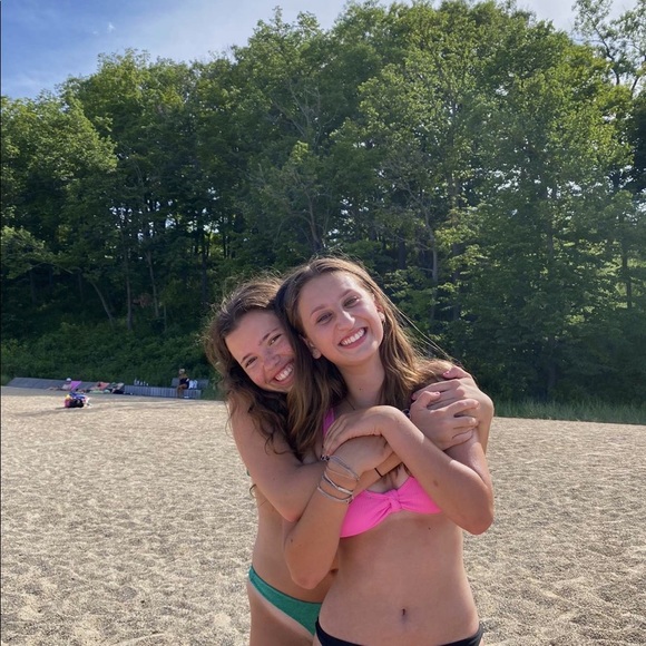 Profile Picture of Emma Tworek (@emtwor) on Poshmark