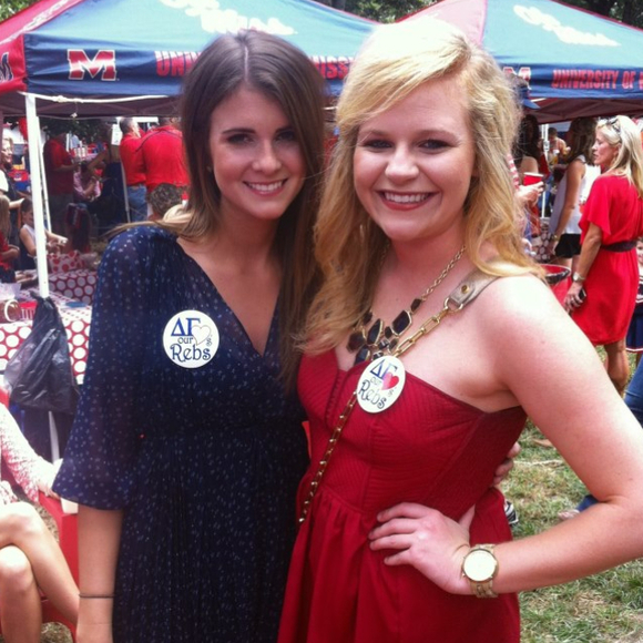 Profile Picture of Lauren Bruscato (@laurenelizabe) on Poshmark