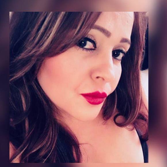 Profile Picture of Leonor Esparza (@leonoresparza) on Poshmark