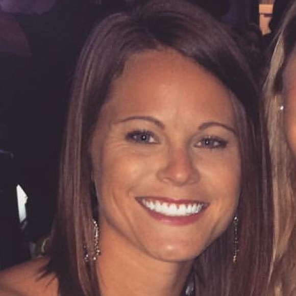 Profile Picture of Kim Winters (@kimw7) on Poshmark
