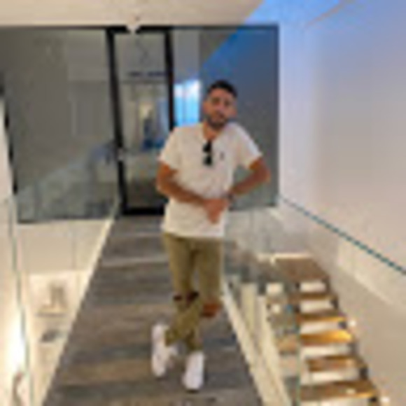 Avior Almakies - Poshmark Profile Picture of Avior Almakies (@aviorcashcow) on Poshmark