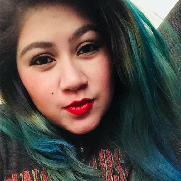 Profile Picture of Cindy Escobar (@cindy_escobar) on Poshmark