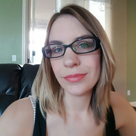 Profile Picture of Morgan Guttery (@morganguttery) on Poshmark