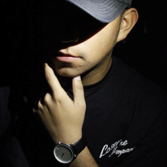 Profile Picture of Julian Zamora (@eelbergalarga) on Poshmark