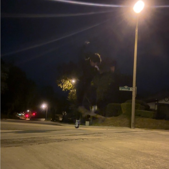 Profile Picture of Andrew Shu (@drewsontop) on Poshmark