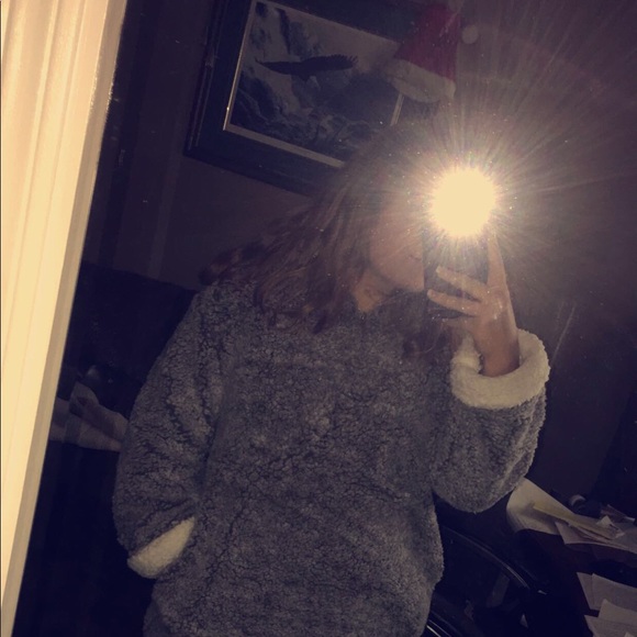 Profile Picture of Casey Pell (@caseyyypell) on Poshmark