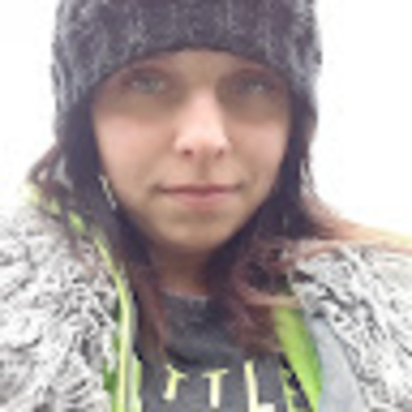 Profile Picture of Roni Massullo (@ronimass22) on Poshmark