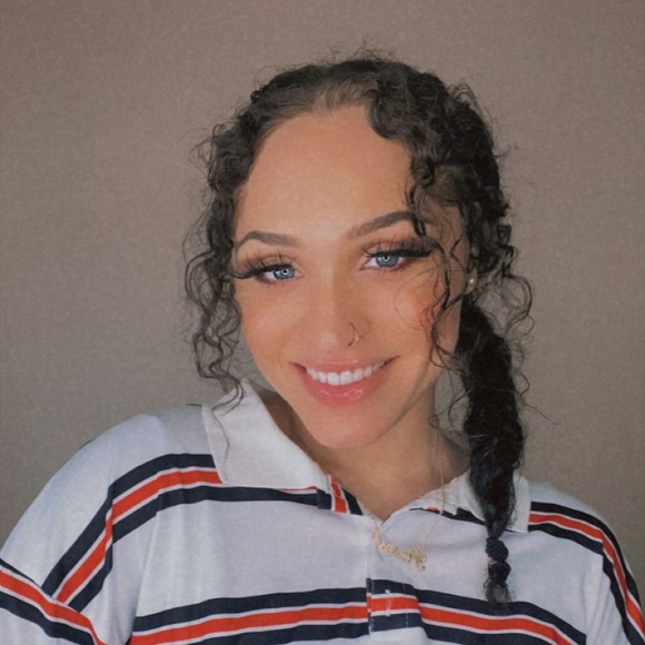 Talia Broderdorf - Poshmark Profile Picture of Talia Broderdorf (@taliabroderd240) on Poshmark