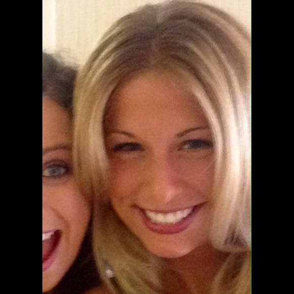 Profile Picture of Nicole Hackenson (@nlhackenson) on Poshmark