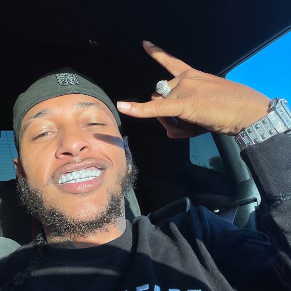 Profile Picture of Devontay Krumvieda (@devontayk) on Poshmark