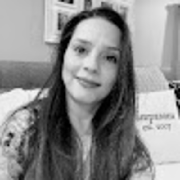 Profile Picture of Robin Lampasona (@robinlampasona) on Poshmark