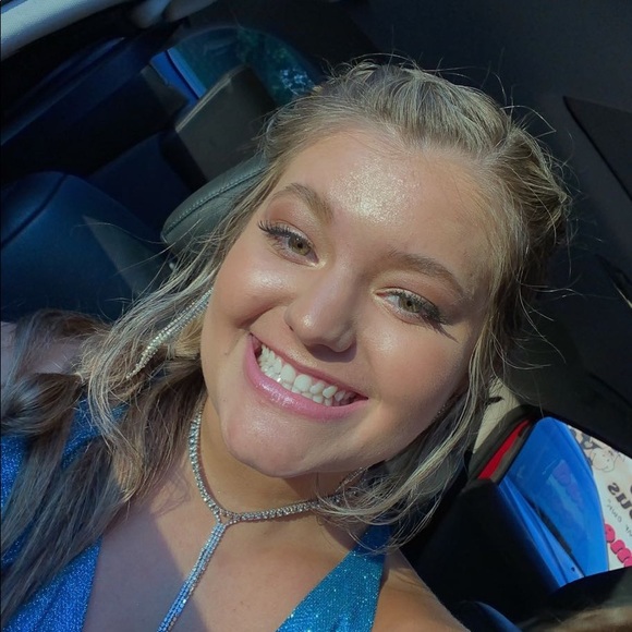 Profile Picture of Sara Suddreth (@sarasuddreth) on Poshmark