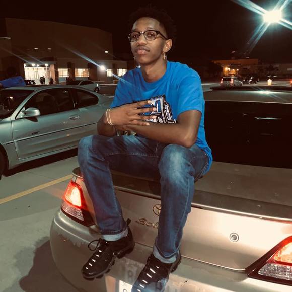 Profile Picture of Josh Peters (@trevonhowell) on Poshmark