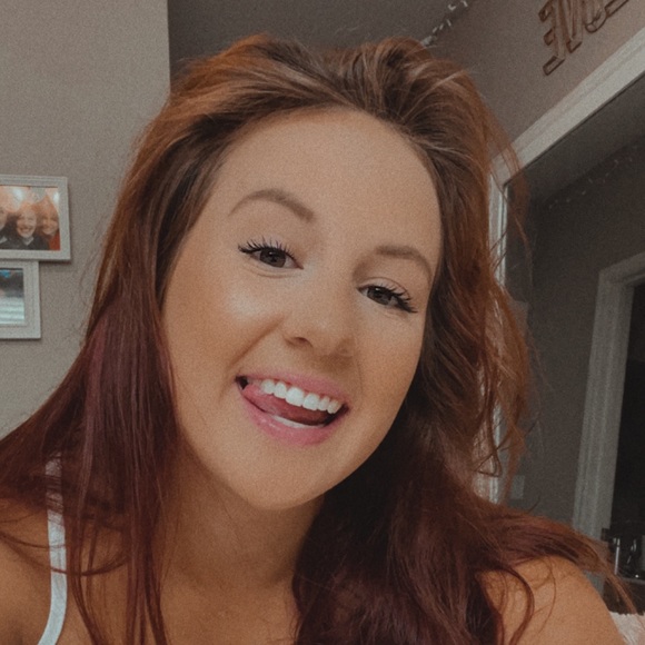 Profile Picture of Veronica Mackey (@vlmackey622) on Poshmark