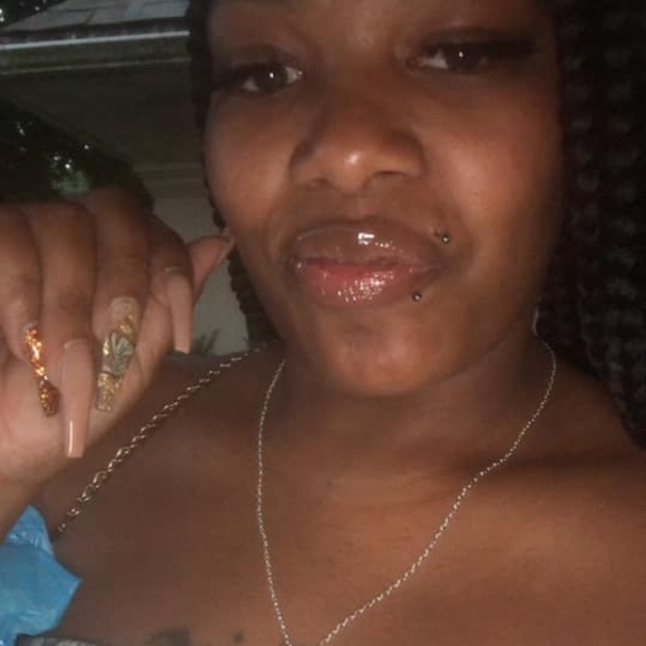 Profile Picture of Ladaysha Brooks (@leewifey08) on Poshmark