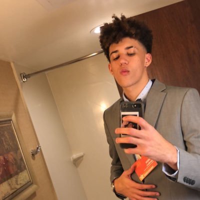 Profile Picture of Aaron Sanders (@Im_Cozgin) on Twitter