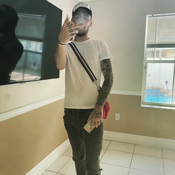 Profile Picture of Nicholas Holland (@nikxnau) on Poshmark