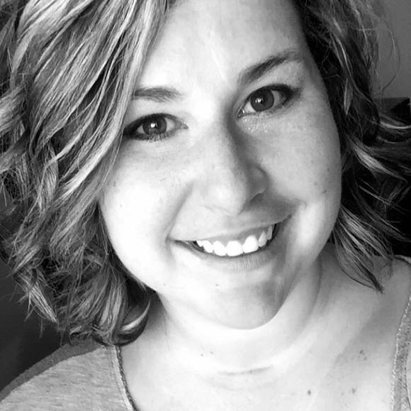 Profile Picture of Carrie Vittetoe (@carrievittetoe) on Poshmark