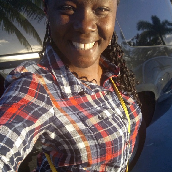 Nadege Charles - Poshmark Profile Picture of Nadege Charles (@ncharles_0615) on Poshmark